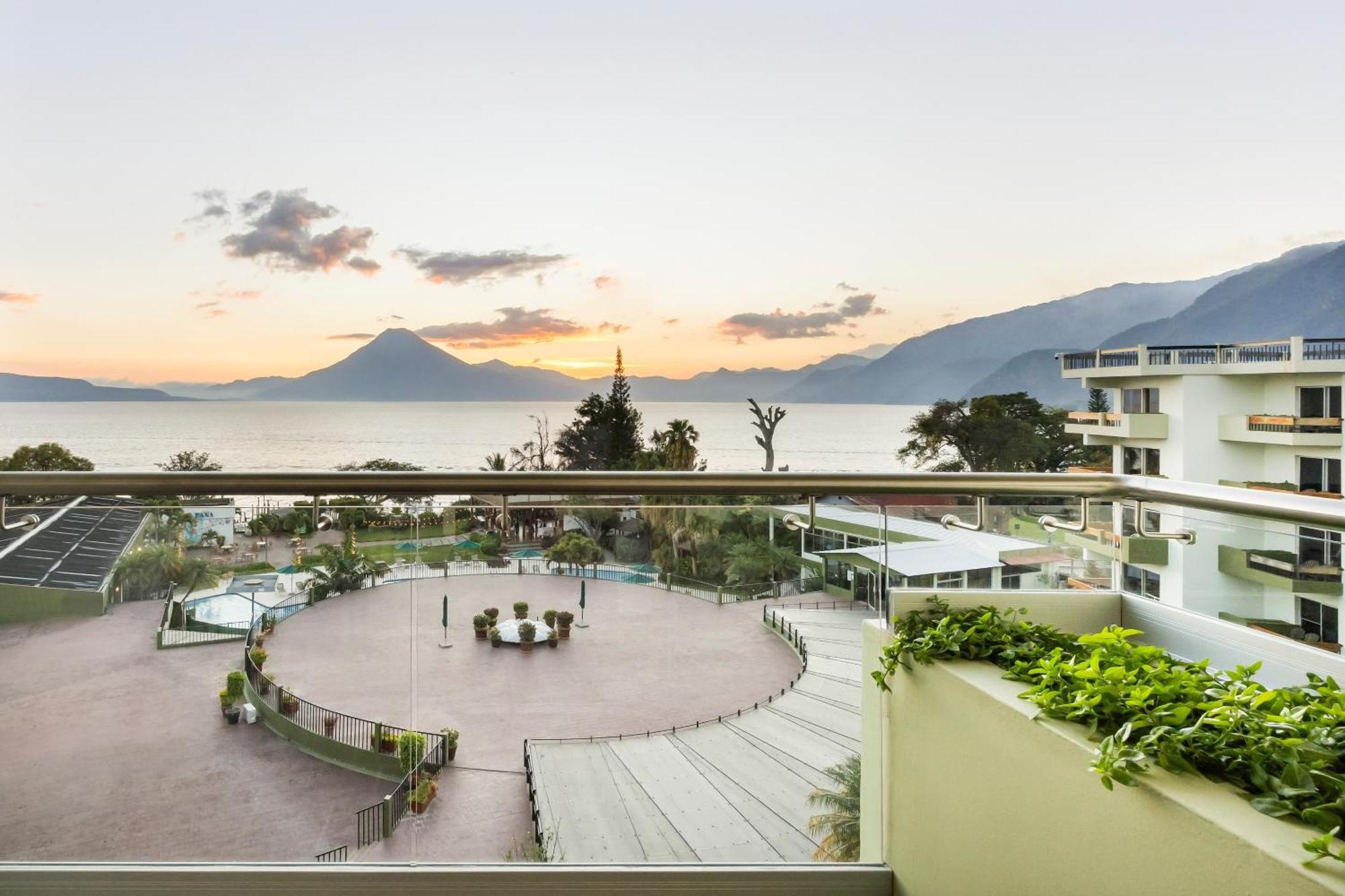 Porta Hotel Del Lago Panajachel Exteriör bild